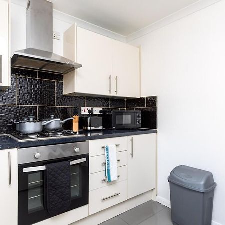 19A The Broadwalk - Cozy 1Br In The Heart Of Crawley Near Gatwick Airport Great For Contractors And Flight Crew Students Villa Exterior photo